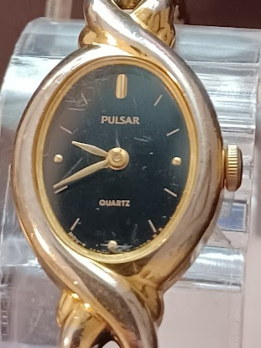 Vintage Ladies PULSAR Quartz Gold Tone with Black Face Watch - WORKS!